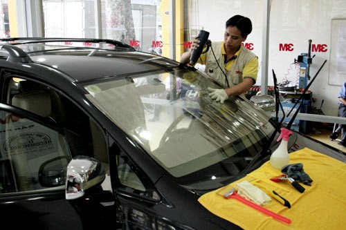 Lưu ý khi dán phim cách nhiệt ô tô