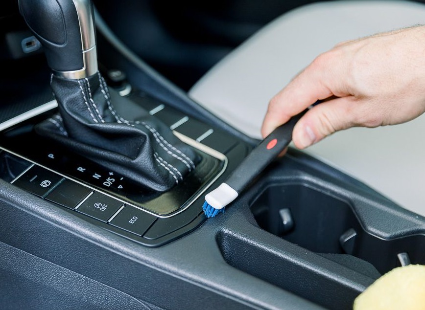 Hướng dẫn vệ sinh nội thất ô tô tại nhà đơn giản và hiệu quả